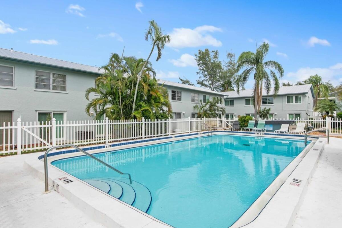 Paradise Palms - Chic Prime Spot Pool Bbq Alfresco Holiday home *